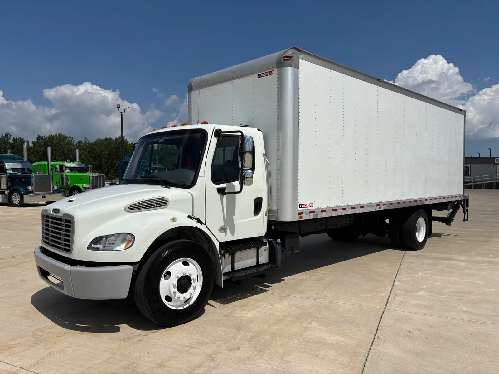 2020 Freightliner Business Class M2 - Box