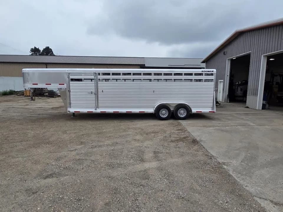 2026 UNIVERSAL TRAILER CORPORATION HORSE/LIVESTOCK GROUP Universal Trailer Corporation Horse/Livestock Group