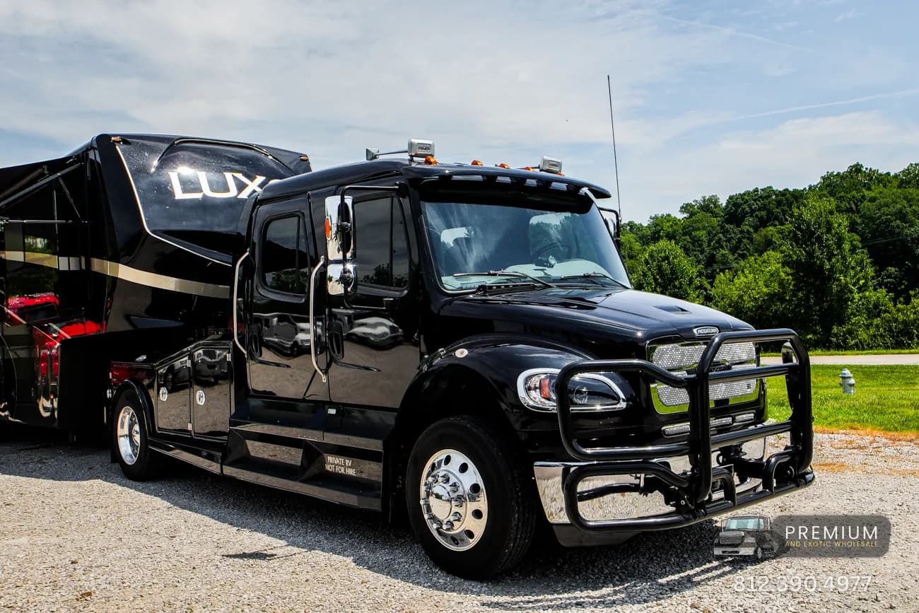 2023 Freightliner Luxe 44FB Toy