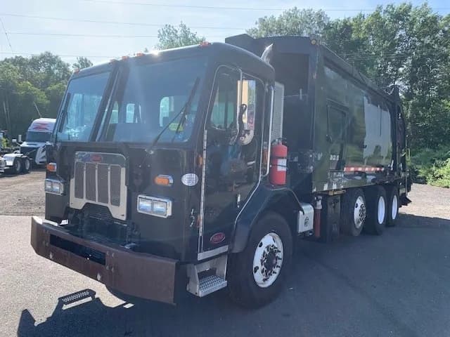 2017 Peterbilt 320