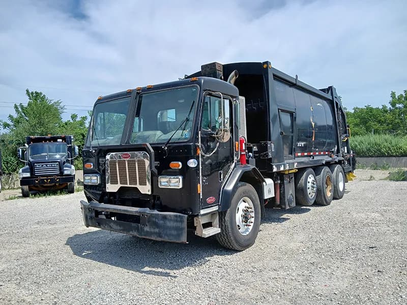 2017 Peterbilt 320