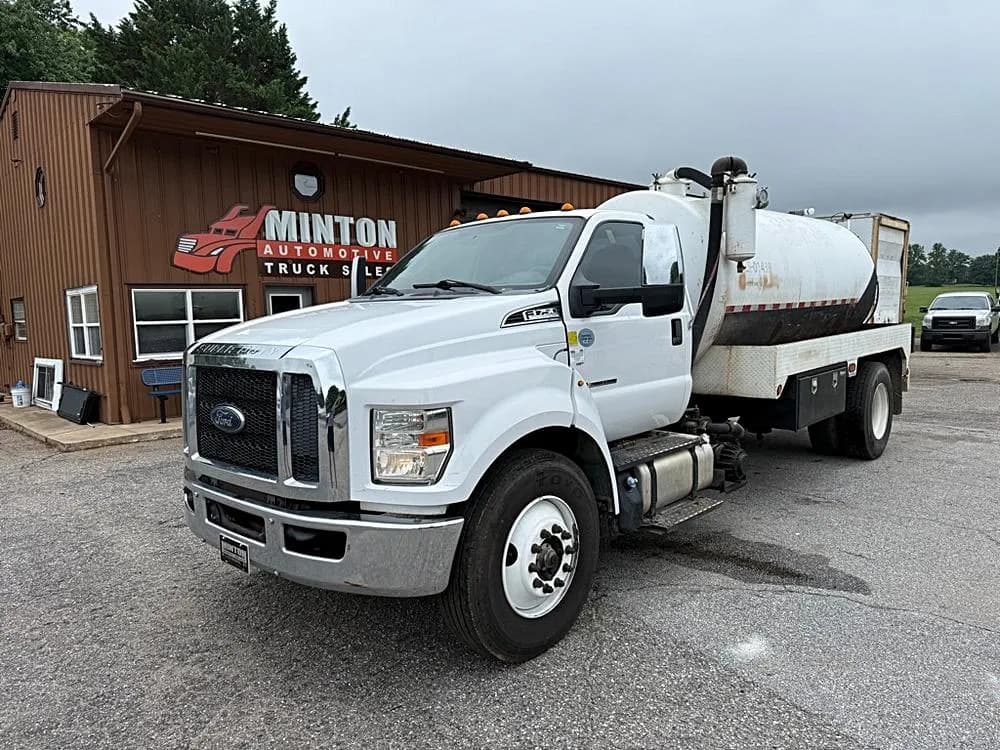 2016 Ford F750 - Septic Tank Trucks