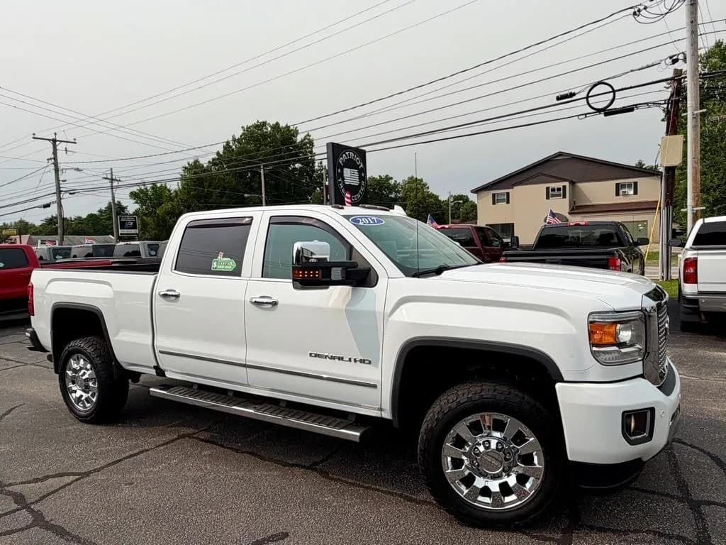 2017 GMC Sierra 2500HD Denali Crew Cab - Pickup