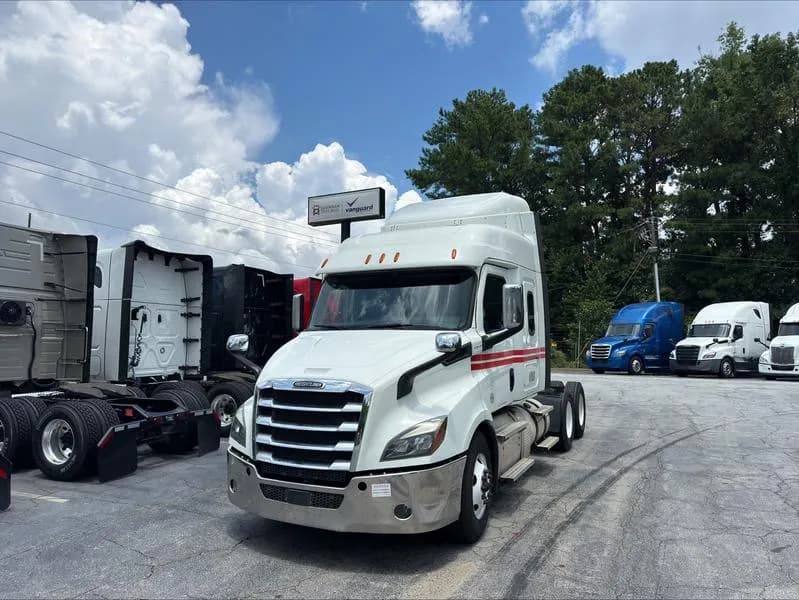2020 Freightliner Cascadia - Sleeper