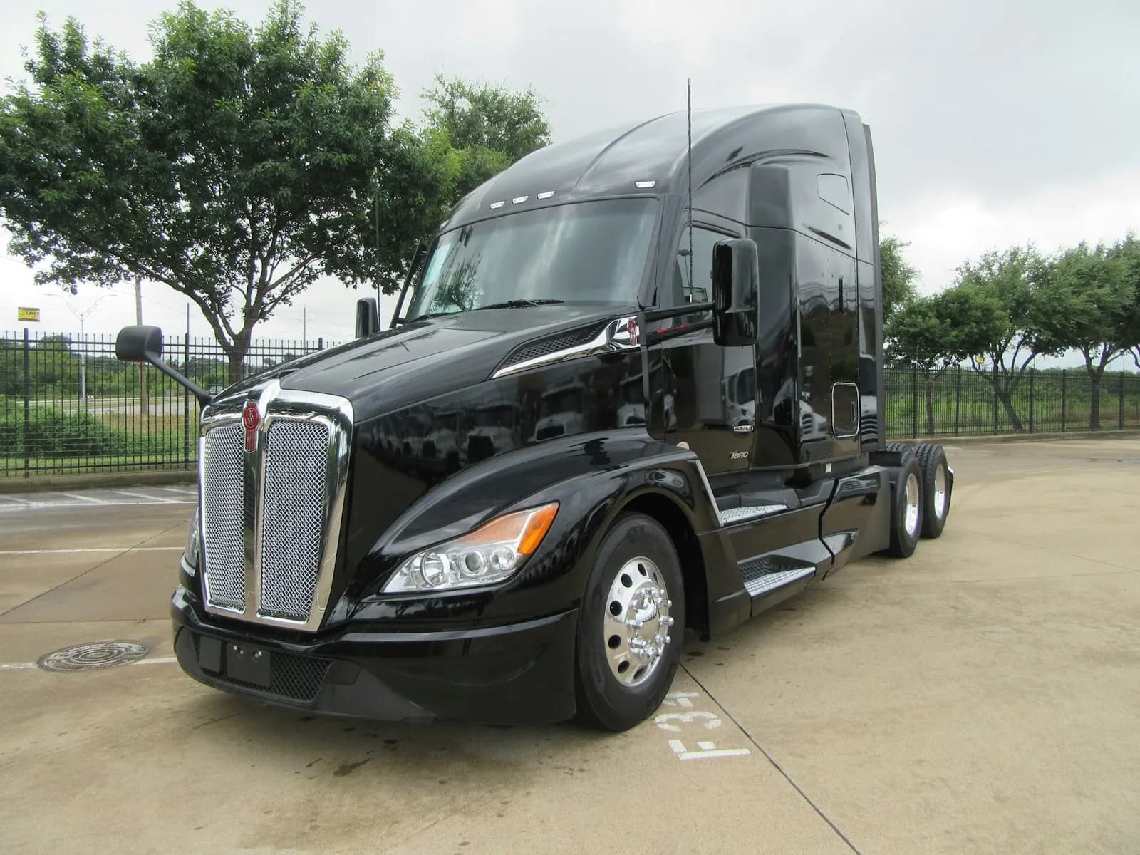 2023 Kenworth T680