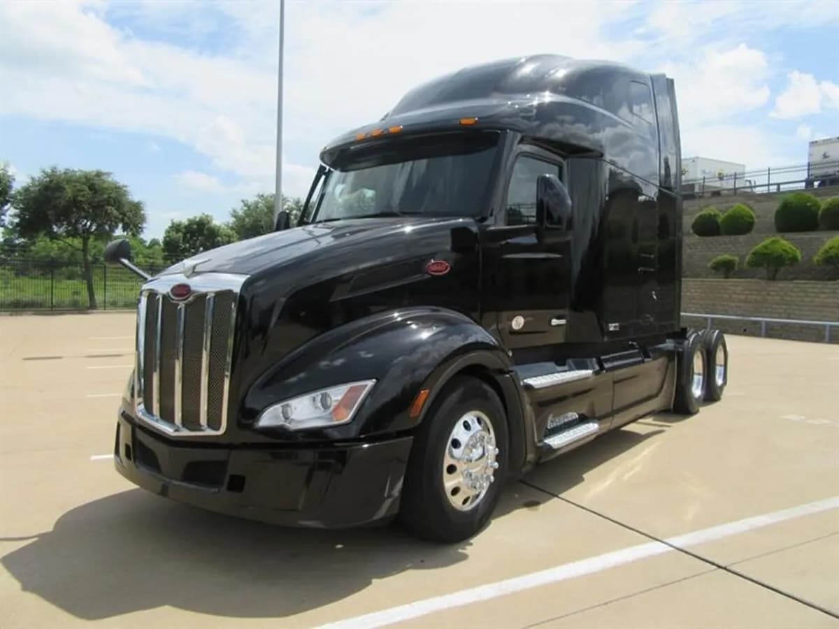 2023 Peterbilt 579