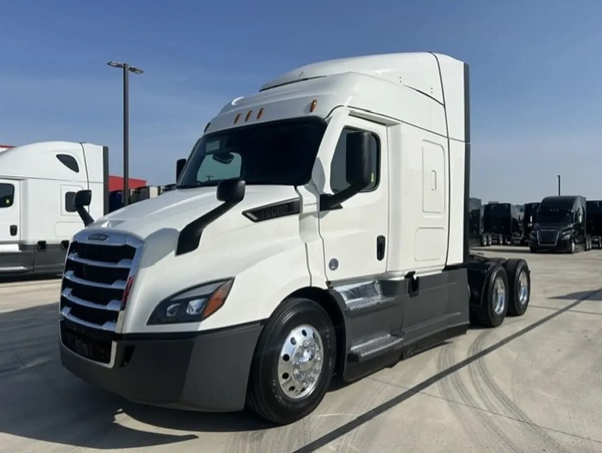 2022 Freightliner Cascadia - Sleeper