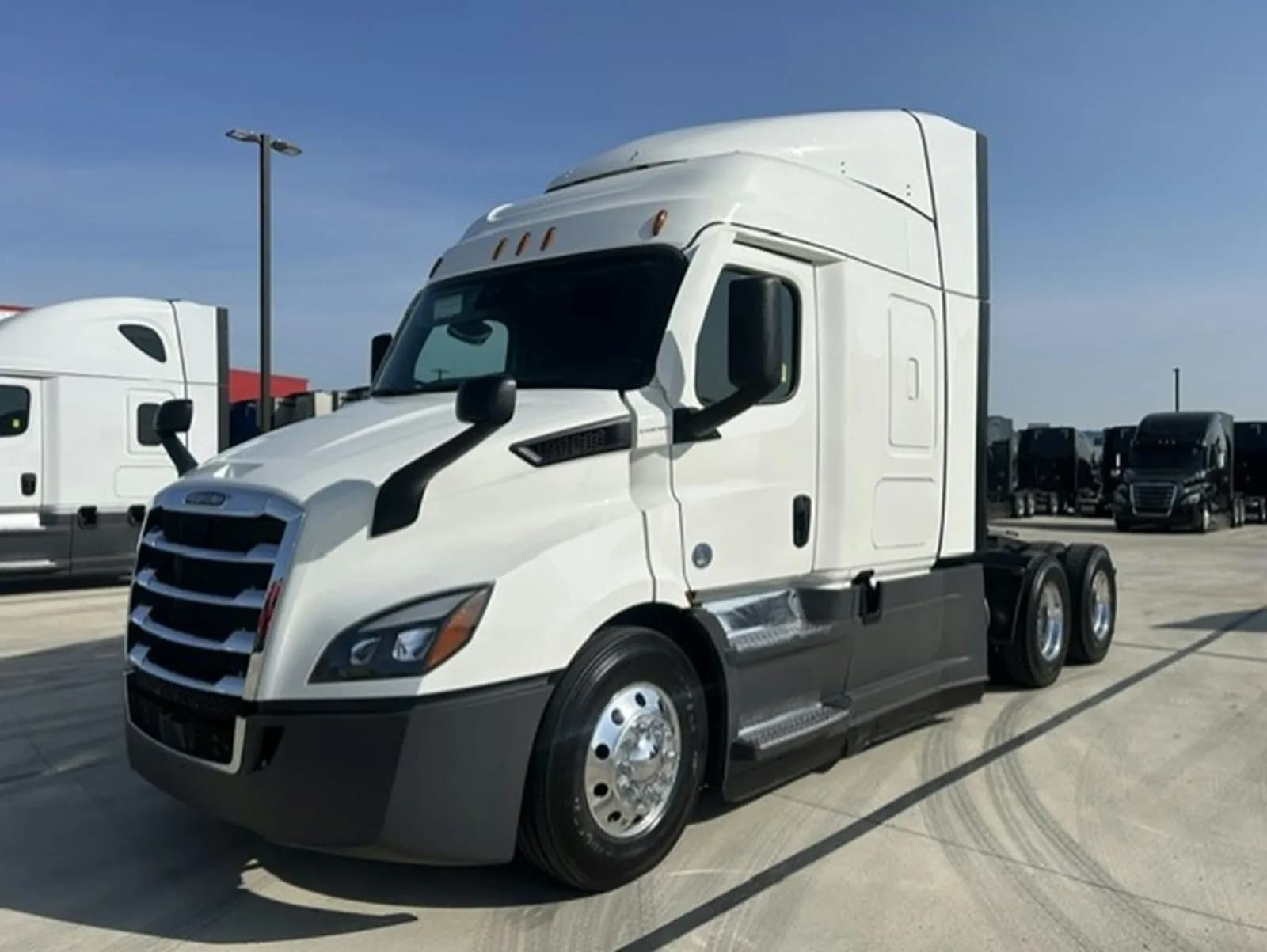 2022 Freightliner PE116SLP - Sleeper