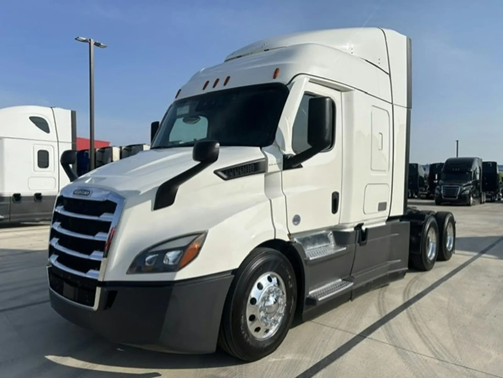 2022 Freightliner PE116SLP - Sleeper