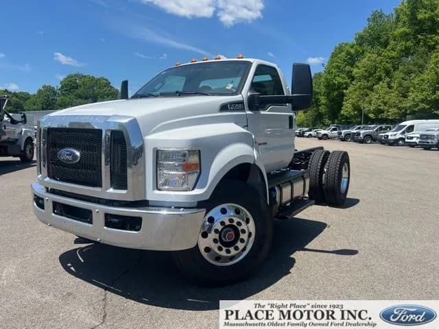 2027 Ford F-750SD Base - Chassis
