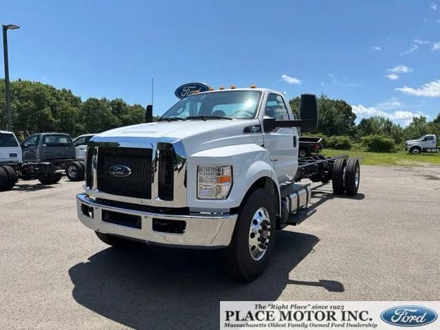 2027 Ford F-750SD Base - Chassis