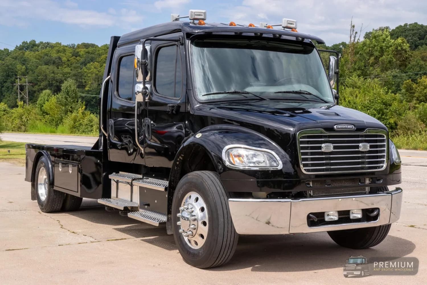 2018 Freightliner M2-106 Laredo - Flatbed