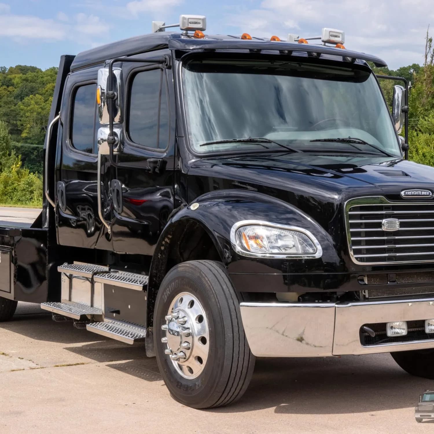 2018 Freightliner M2-106 Laredo - Flatbed