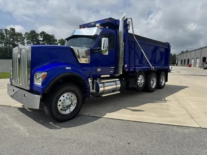 2025 Kenworth W990