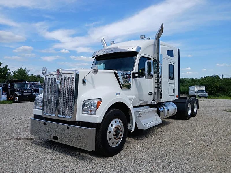 2022 Kenworth W990