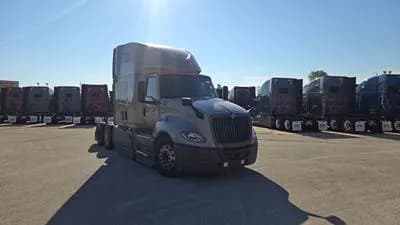 2022 International LT - Sleeper