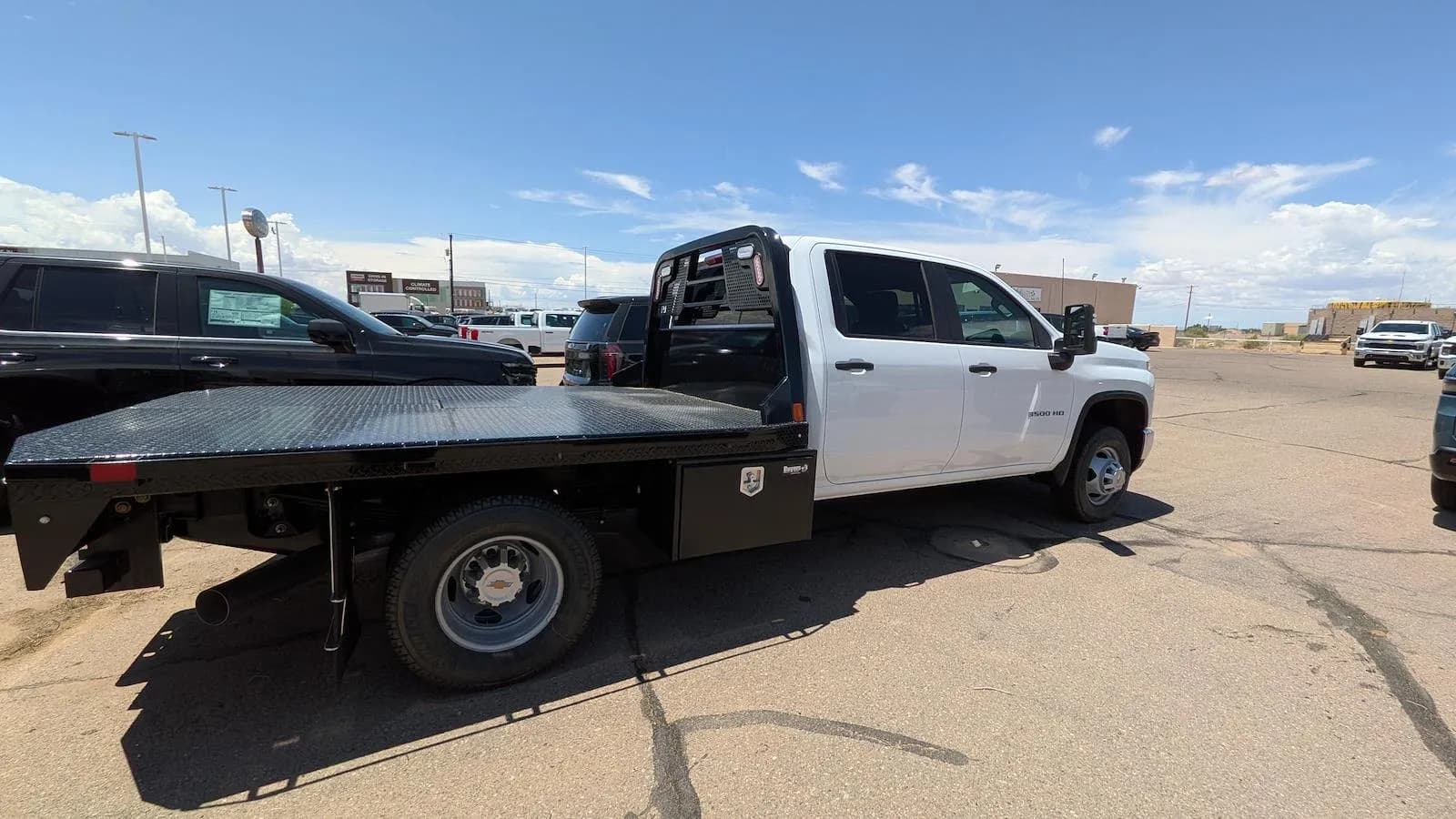 2026 Chevrolet Silverado 3500 Crew Cab - Flatbed