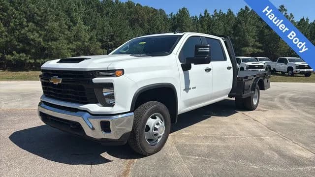 2026 Chevrolet Silverado 3500 Crew Cab - Flatbed