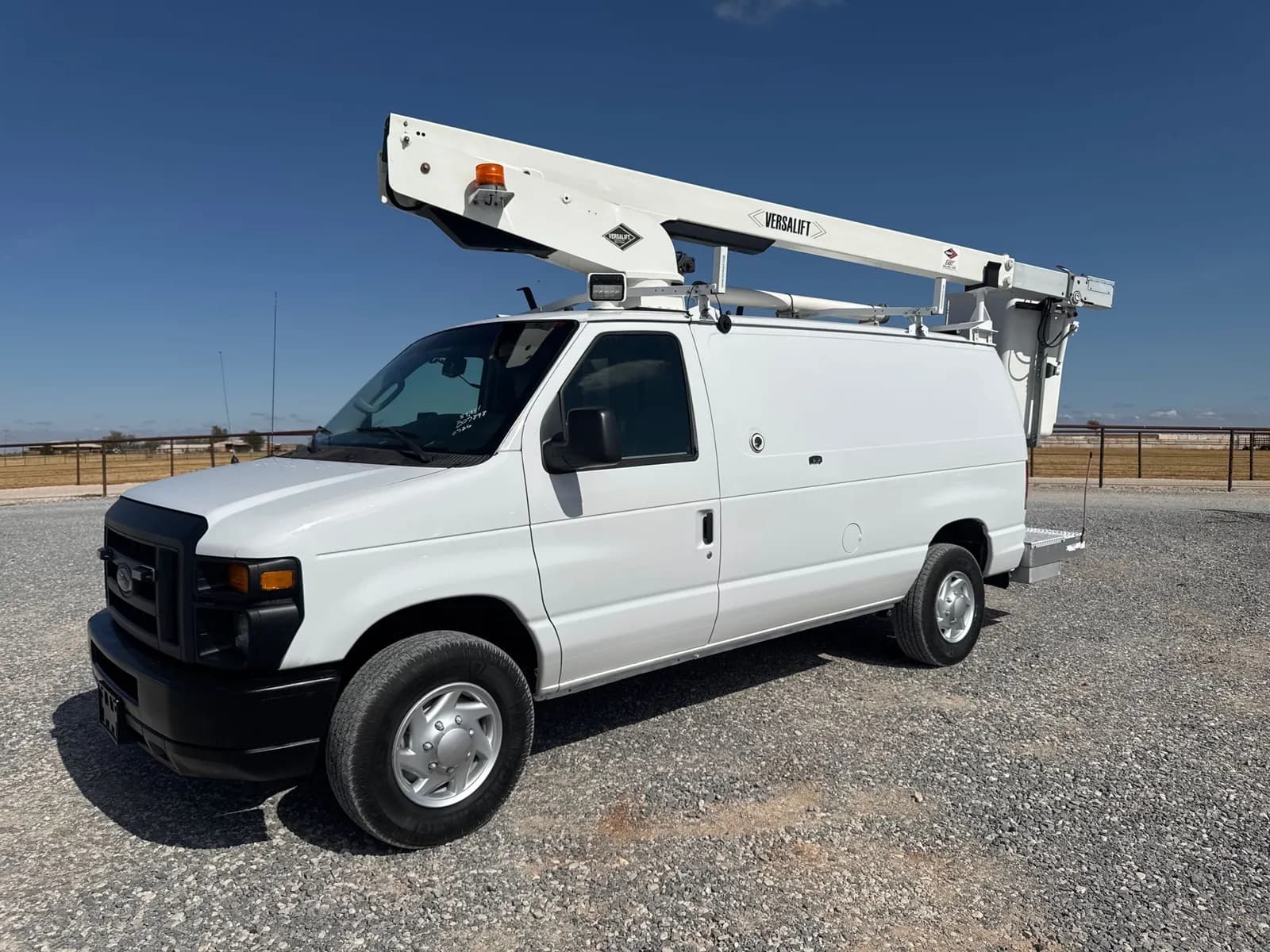 2013 Ford E-350 Super Duty - Vans