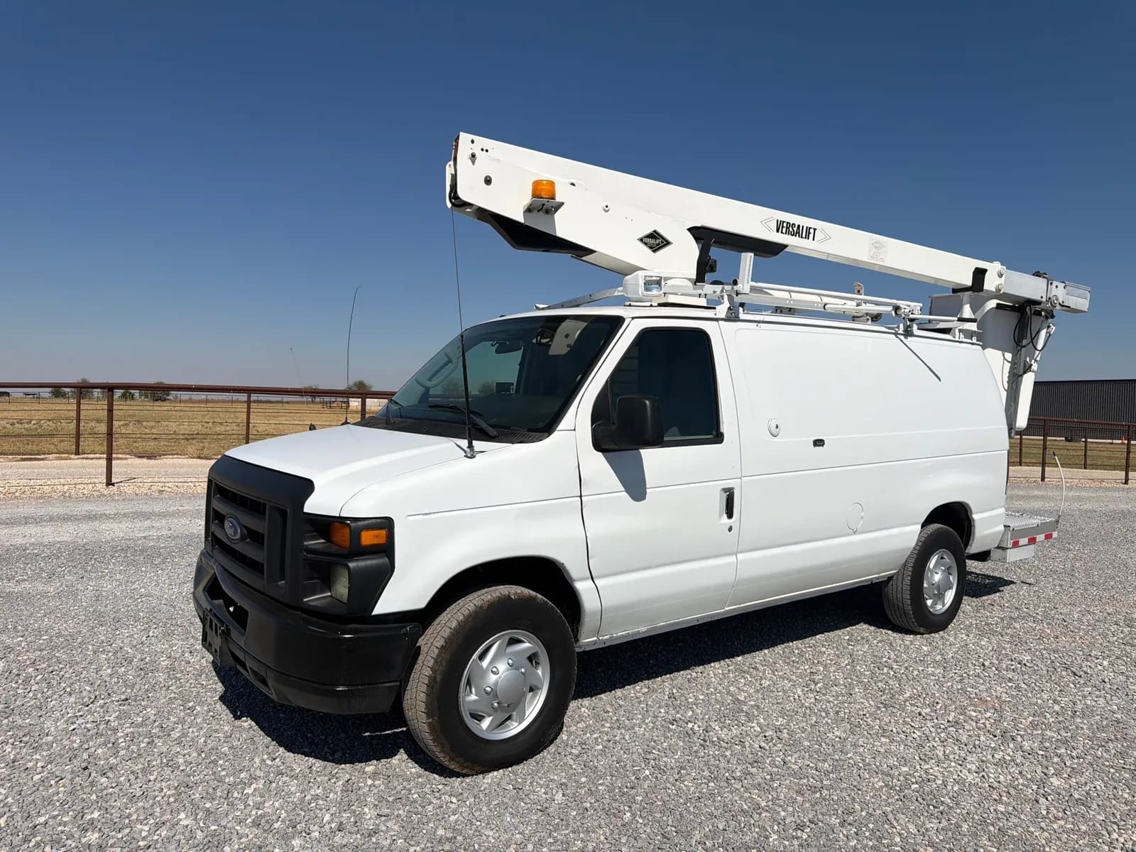 2012 Ford E-350 Super Duty - Vans