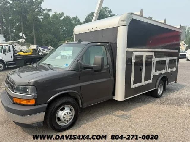 2022 Chevrolet Express 3500 - Box