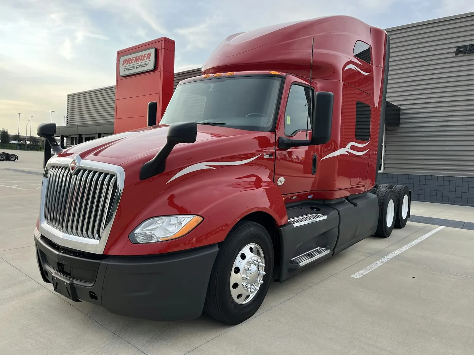 2023 International LT625