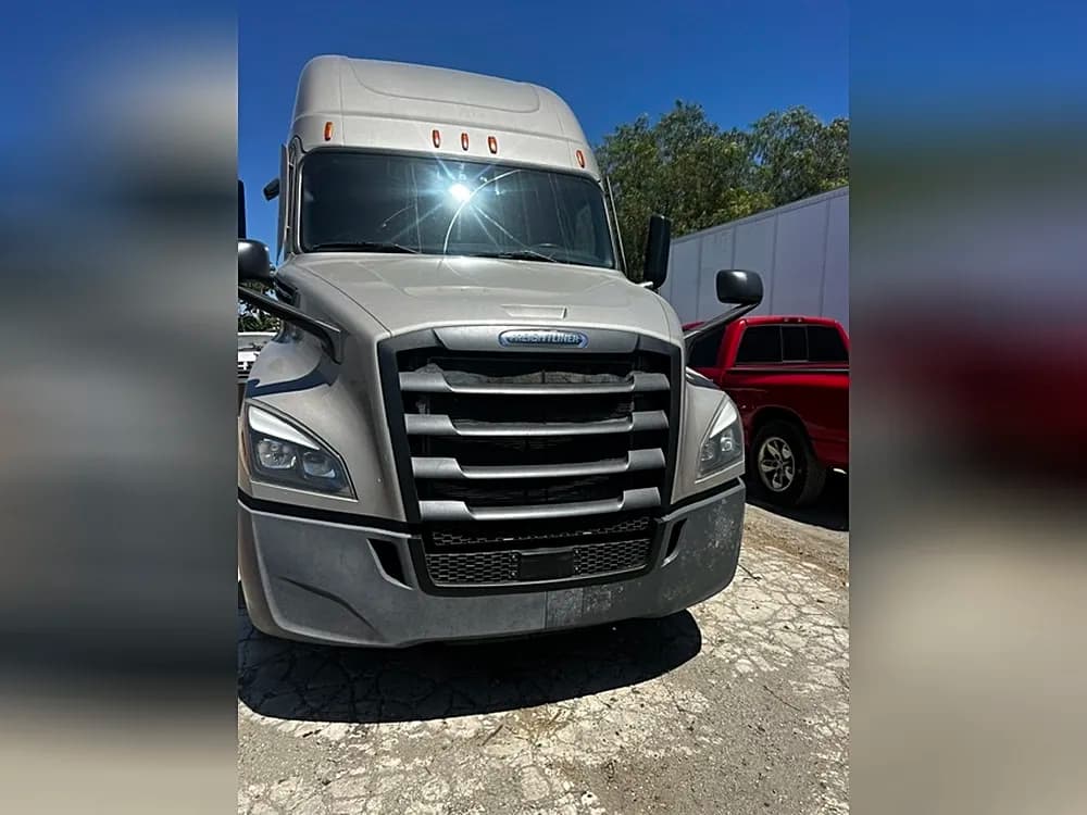 2022 Freightliner CASPT126