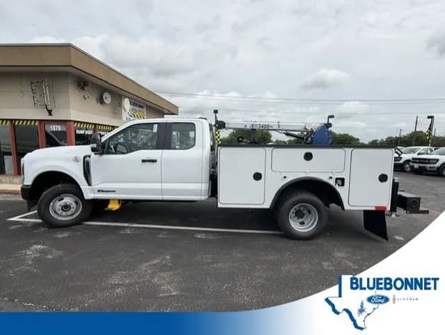 2026 Ford F-350 - Crane