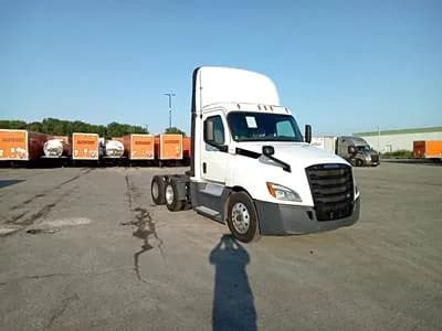 2020 Freightliner Cascadia - Day Cab