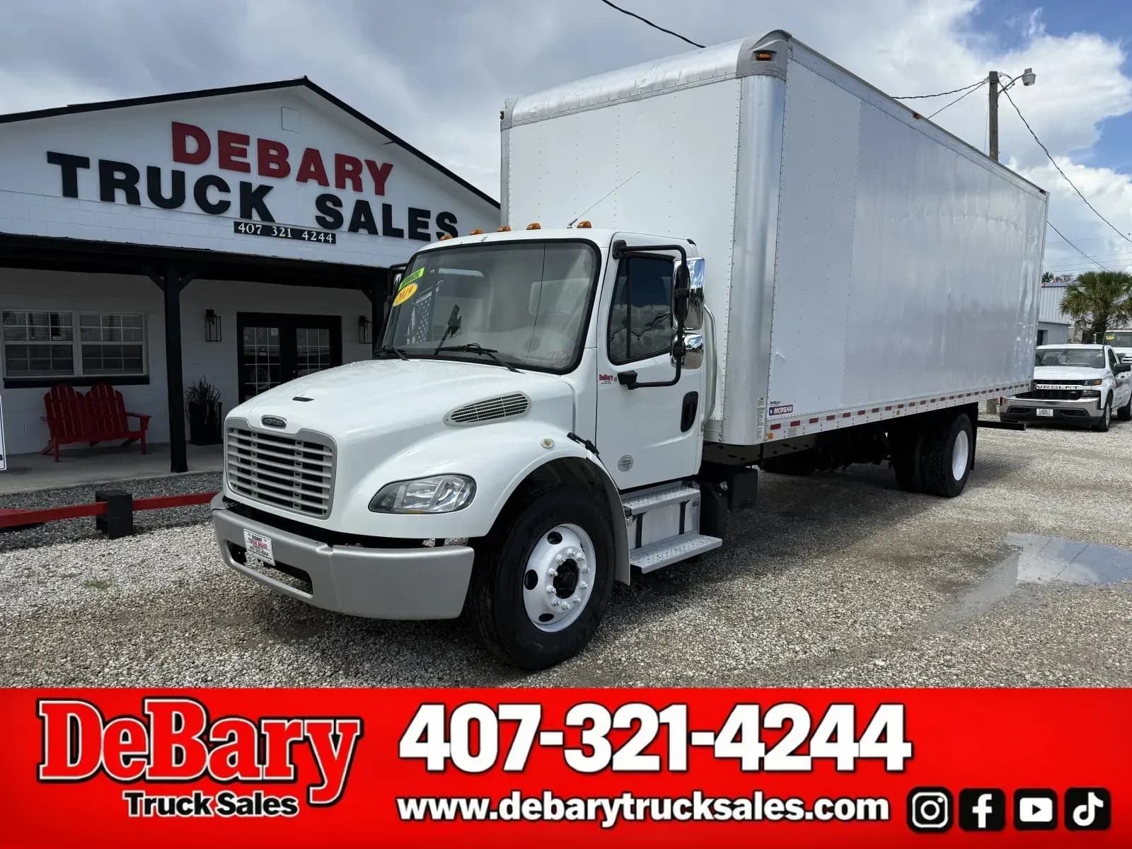 2019 Freightliner M2 106 - Box