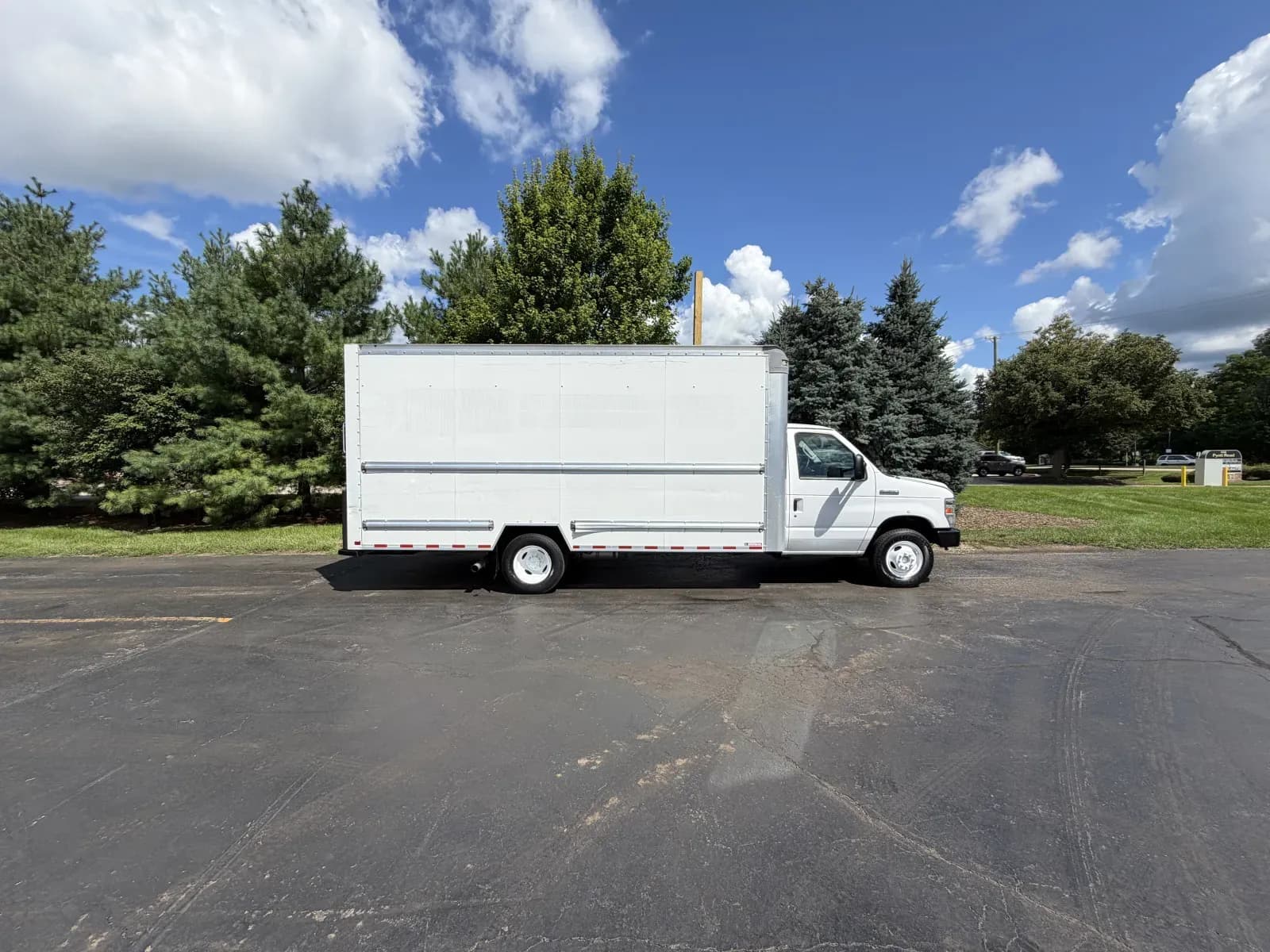 2022 Ford E-350 - Box