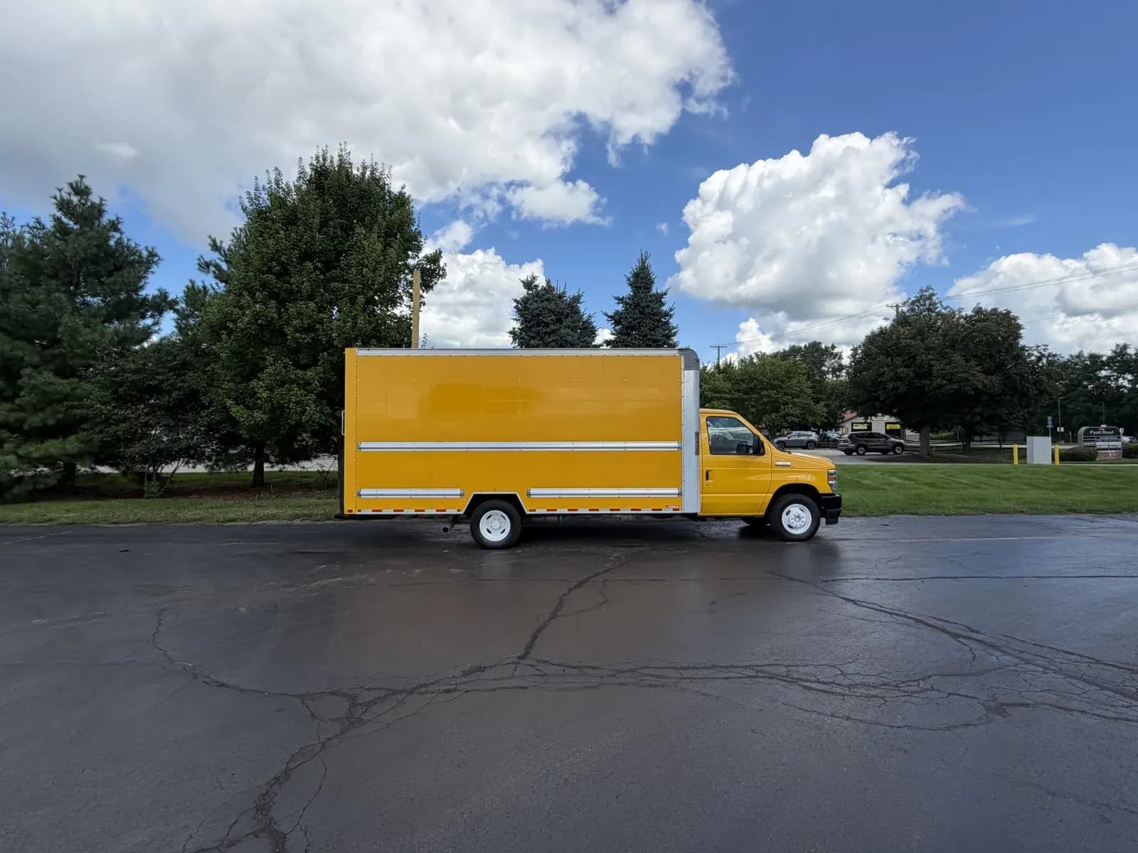 2022 Ford E-350 - Box