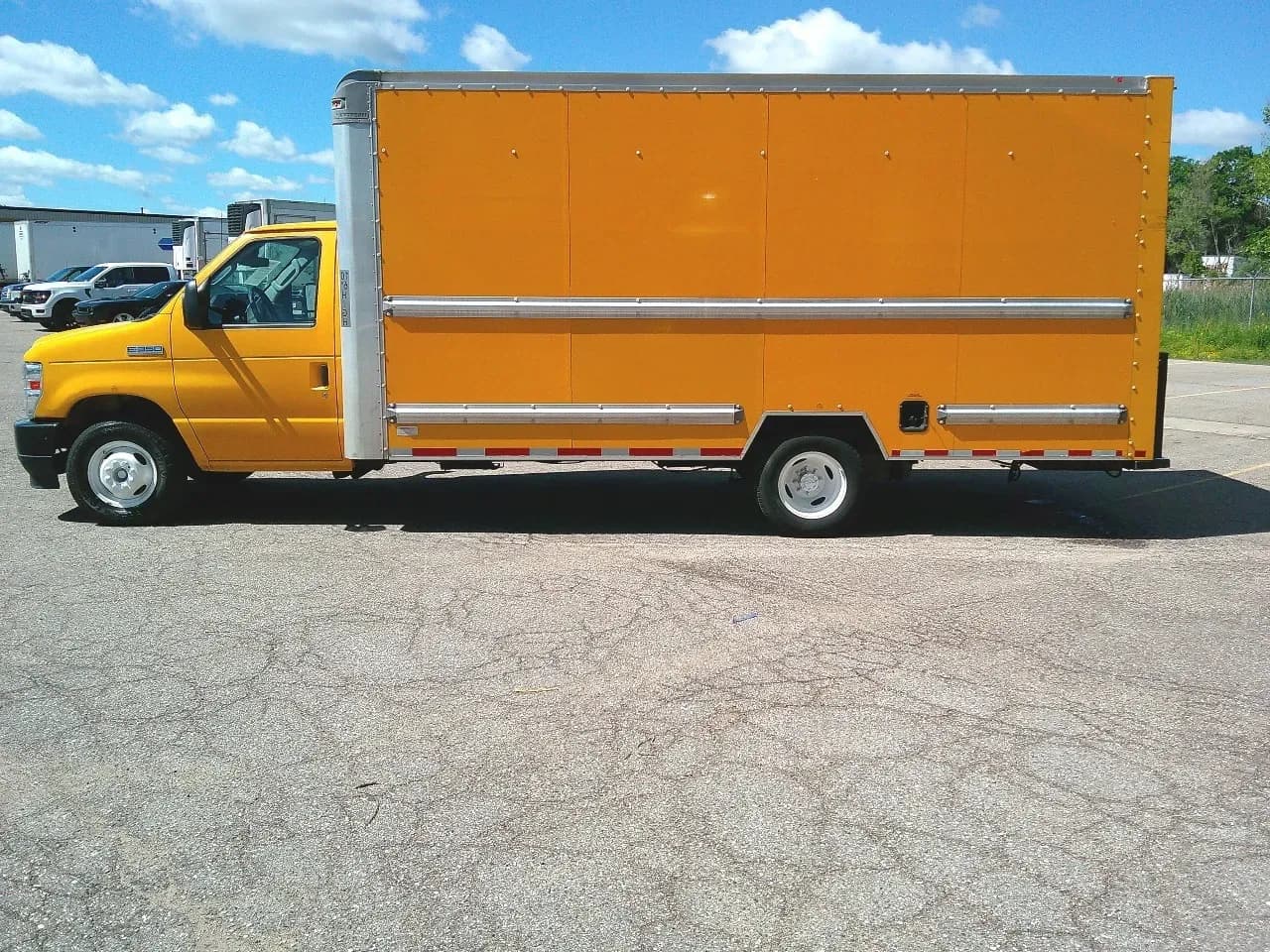 2022 Ford E-350 - Box