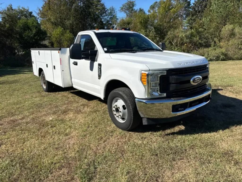2017 Ford F-350 - Chassis