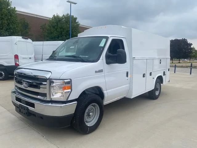 2027 Ford E-350
