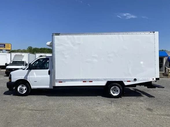 2024 GMC Savana 3500 - Box