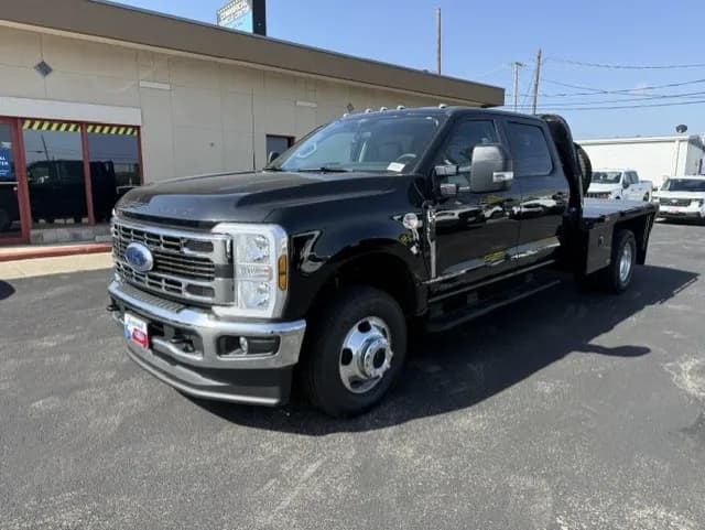2026 Ford F-350 Crew Cab - Flatbed