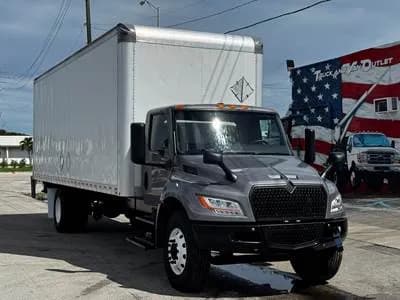 2023 International MV607 26' - Box