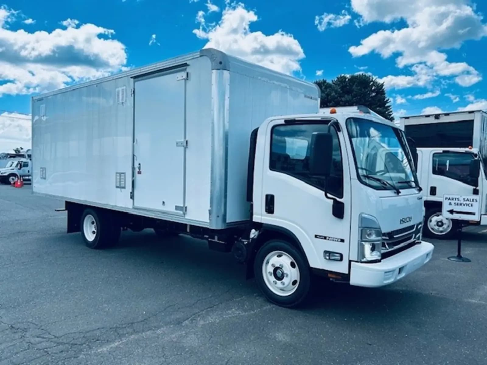 2025 Isuzu NRRGAS