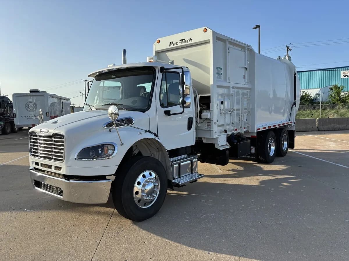 2023 Freightliner M2 106