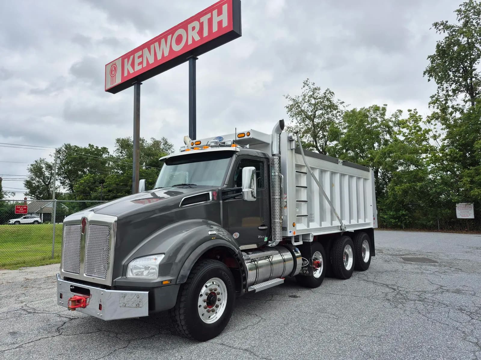 2023 Kenworth T880