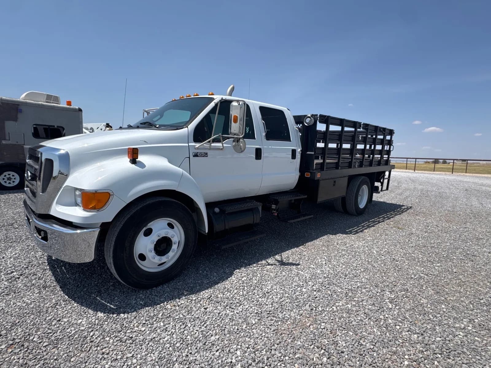 2013 Ford F-650 - Stake