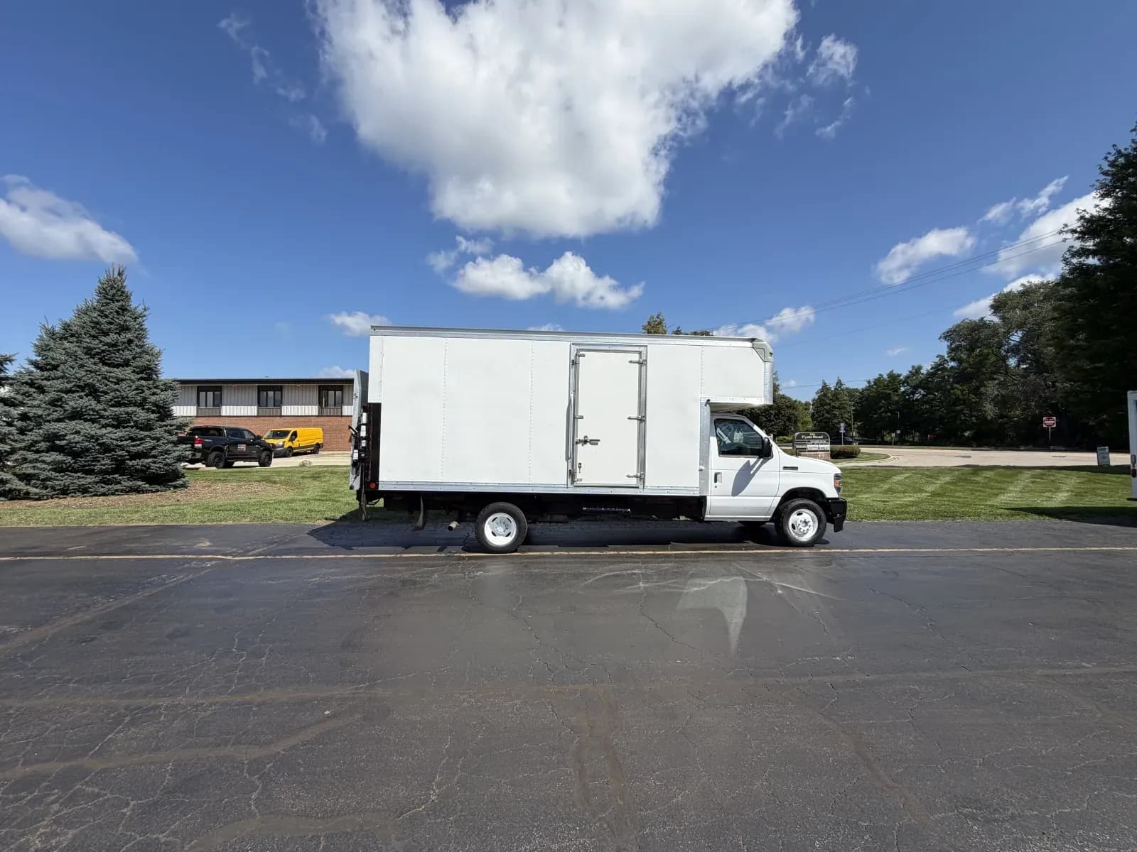 2023 Ford E450 - Box