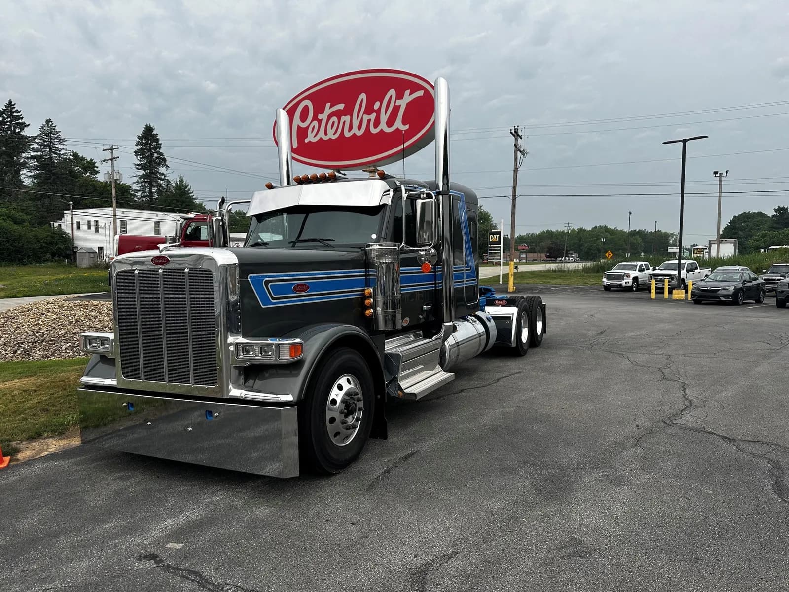 2027 PETERBILT 589