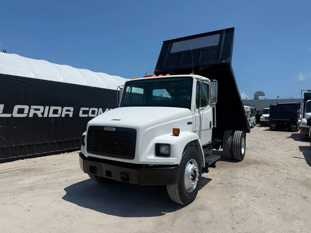 2002 Freightliner FL-70 - Dump