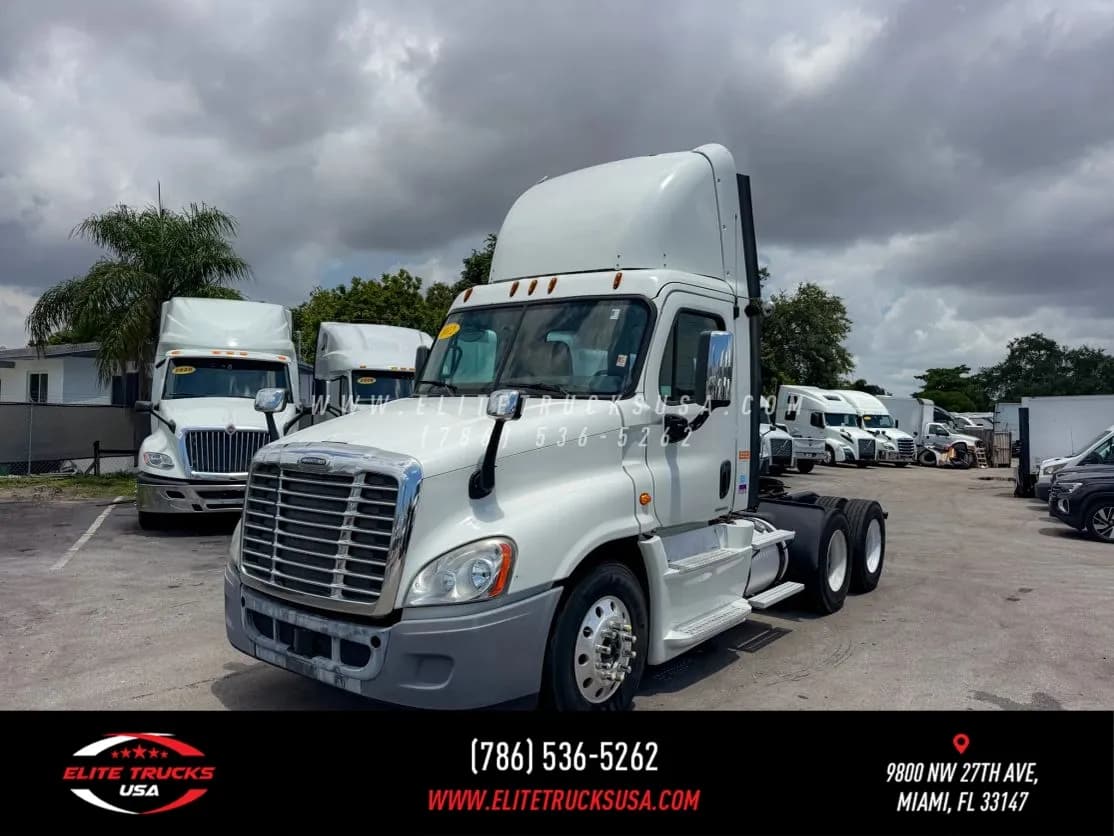 2012 Freightliner Cascadia - Day Cab