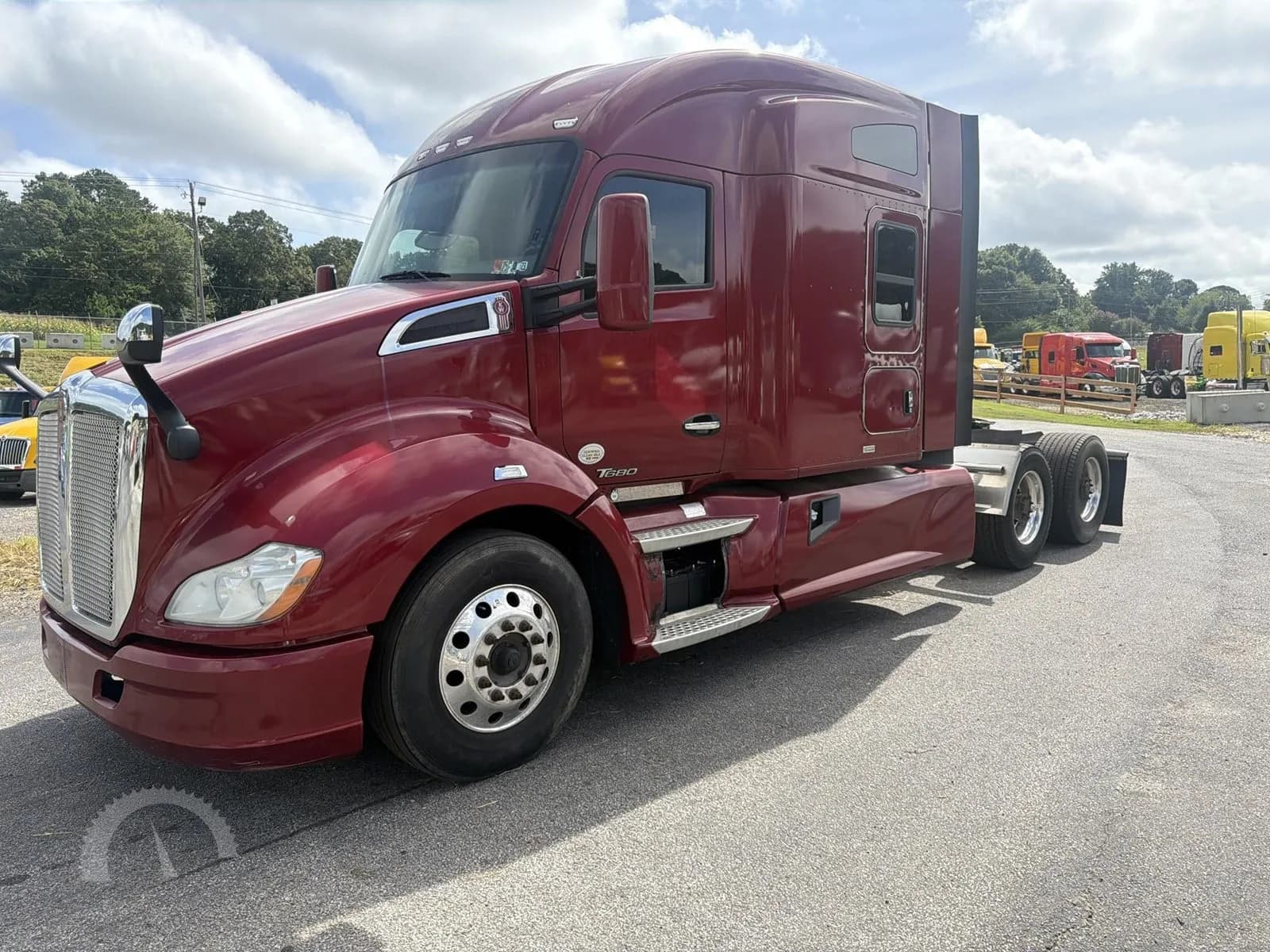 2017 Kenworth T680 - Sleeper
