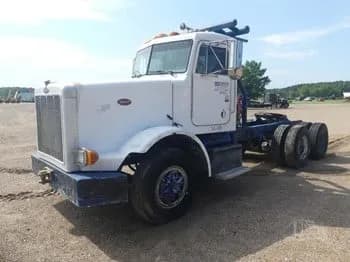 2006 PETERBILT T800 - Oil Field Trailers / Winch / Oil Field Trucks