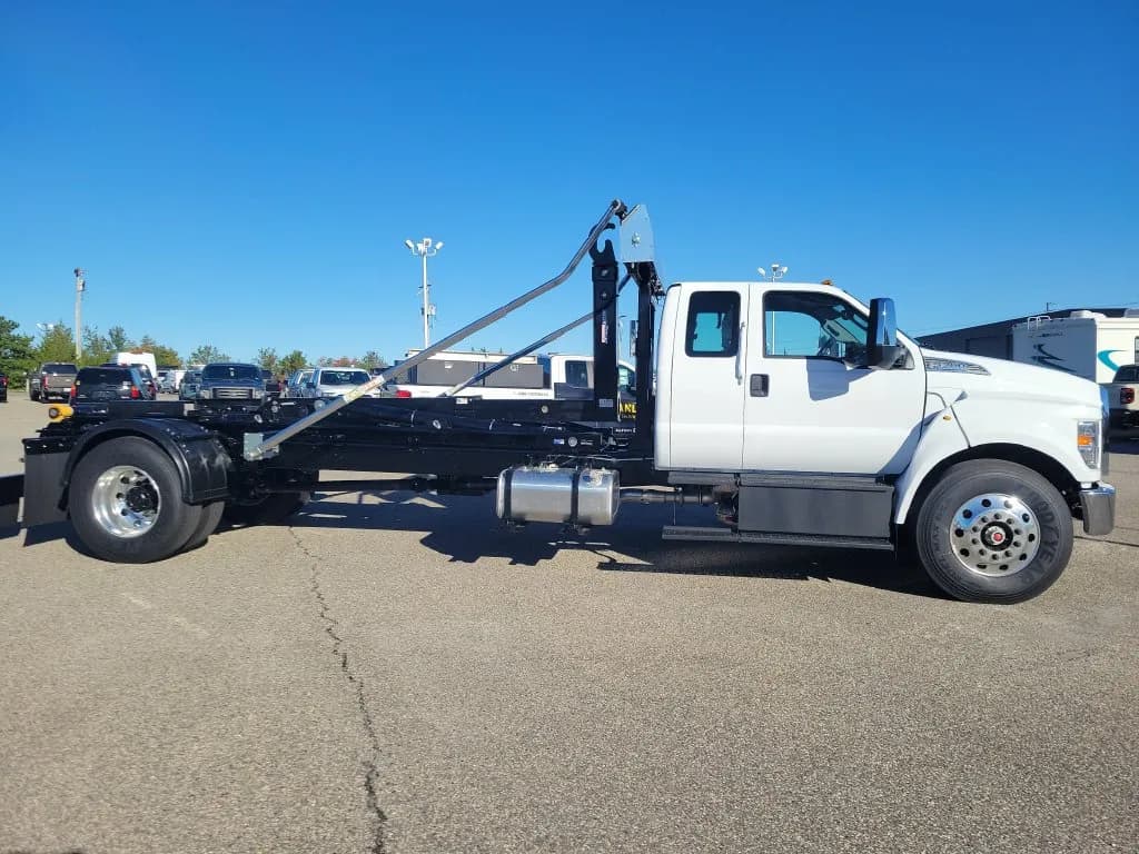 2027 Ford F-750 - Chassis