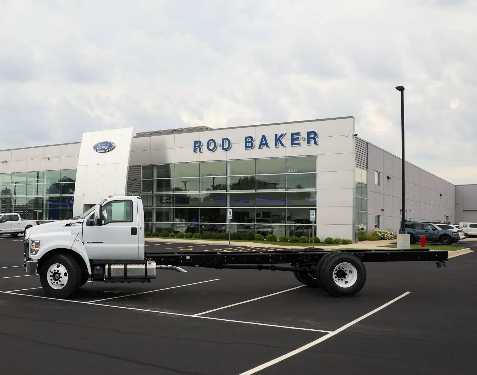 2027 Ford F-650 Straight Frame - Stake